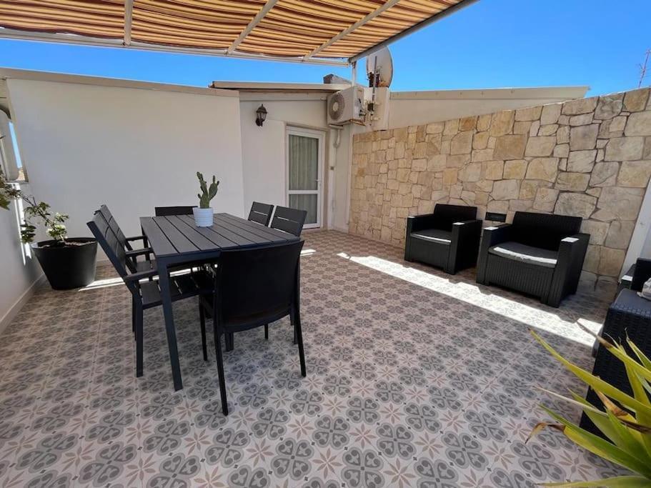 Domus Claudia - *