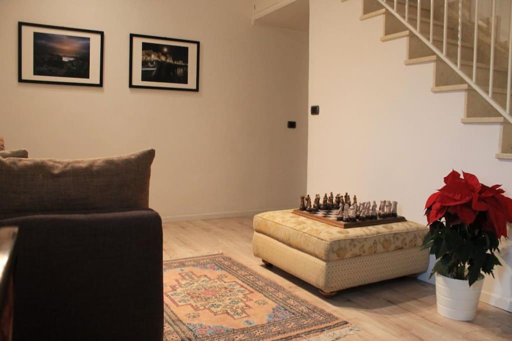 Domus Claudia - *