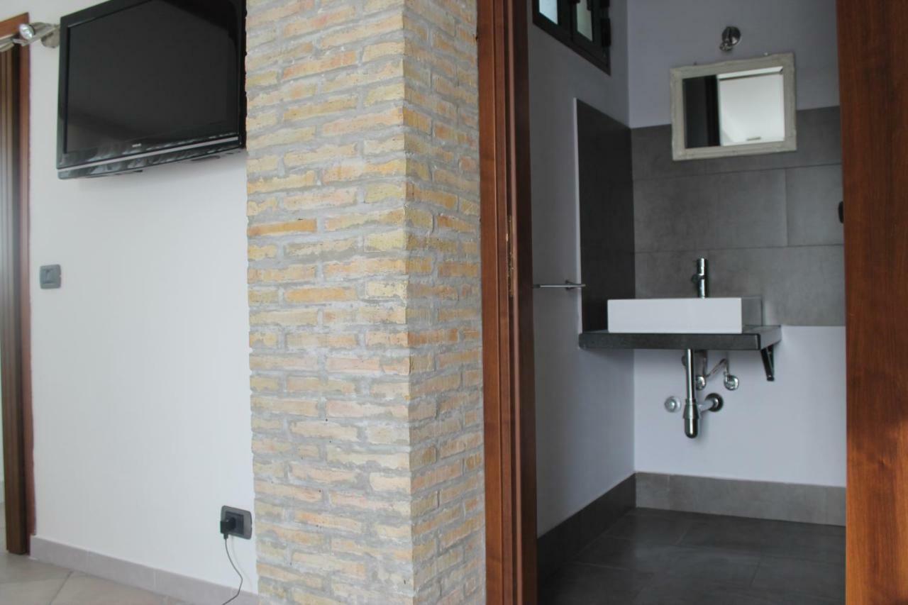 Domus Claudia - *